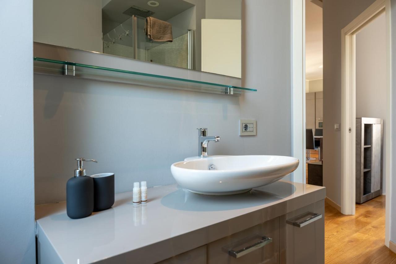 5 Min Duomo Luxury Home In Brera Design District มิลาน ภายนอก รูปภาพ